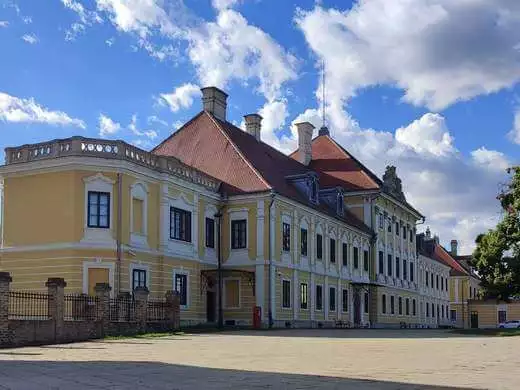 Dvorac Eltz Vukovar - Turistički vodič Vukovar